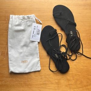 Tkees sandals. Size 8.